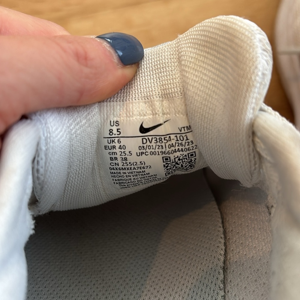 Nike Running Shoe - Picture 4 of 4